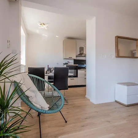 아파트 Second 풀라